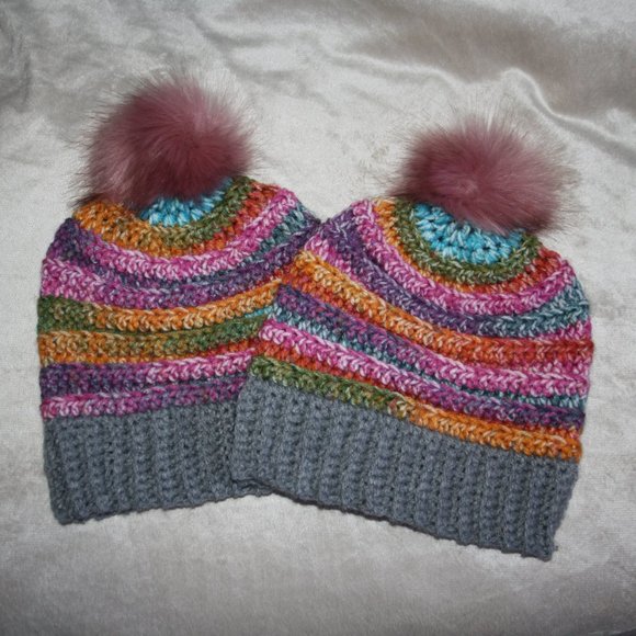 Colorful striped beanie with fur pom crocheted NEW - Picture 3 of 4